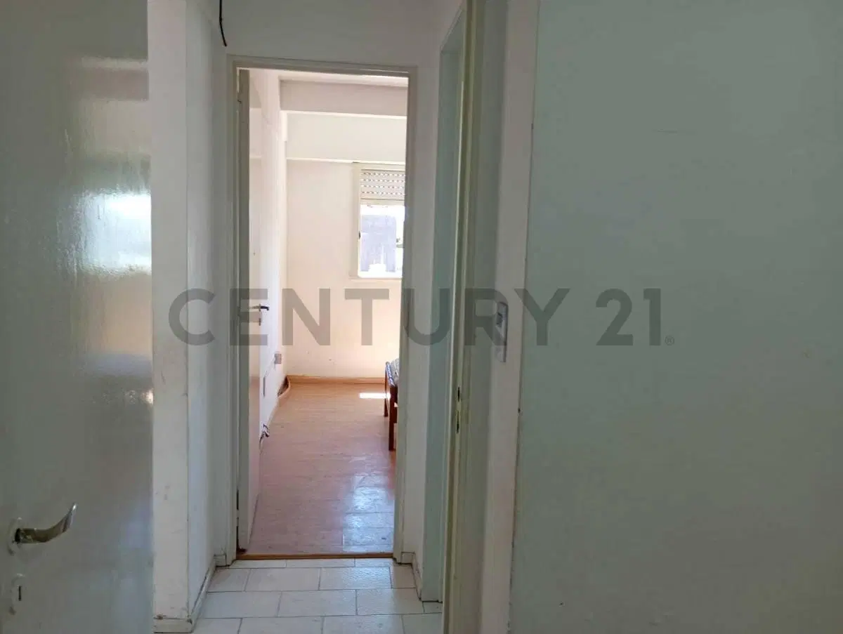 Venta departamento 3 ambientes con balcón en Santos Lugares. 3