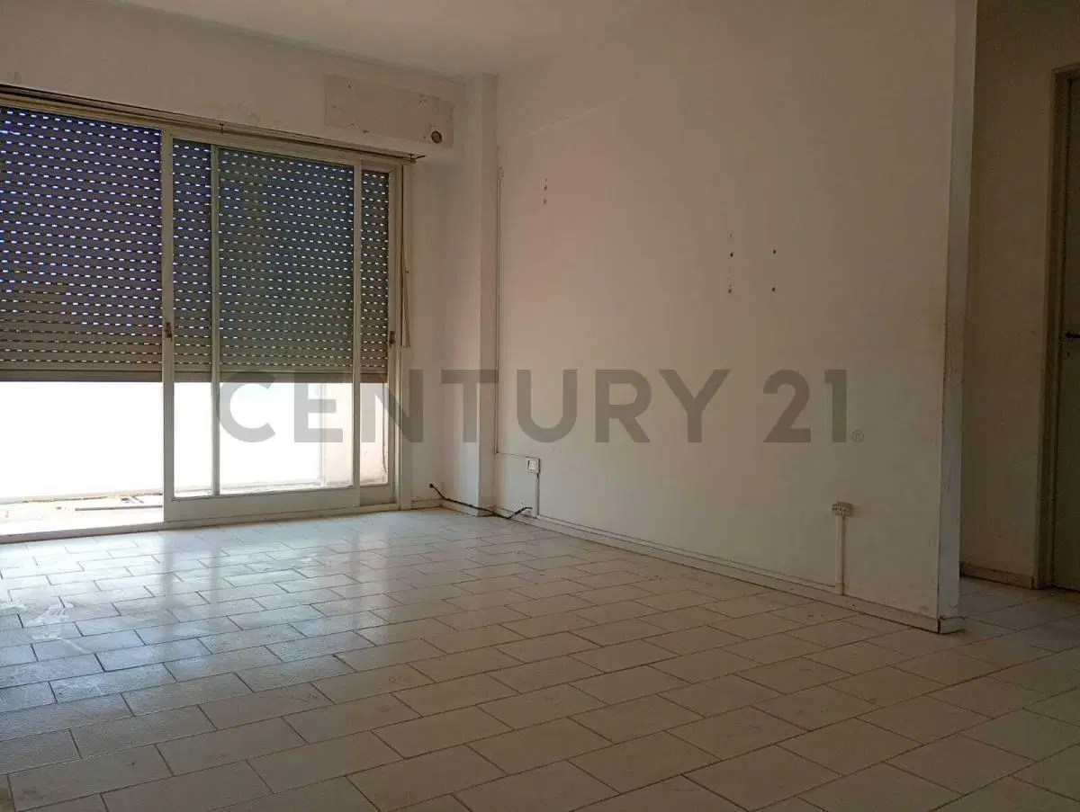 Venta departamento 3 ambientes con balcón en Santos Lugares. 2