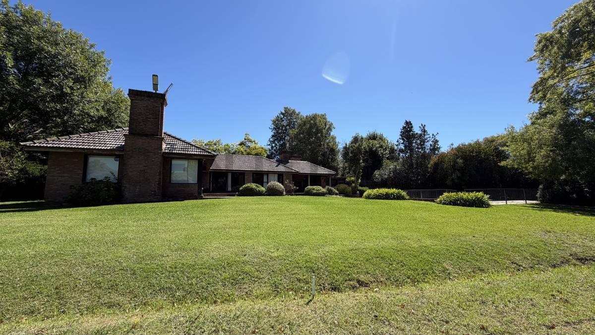Venta Casa Los Cardales Country Club. Doble Lote al Golf.