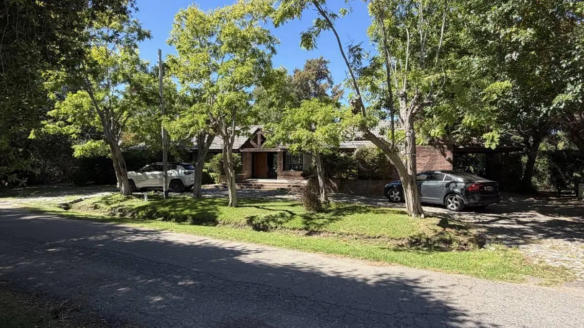 Venta Casa Los Cardales Country Club. Doble Lote al Golf. 5
