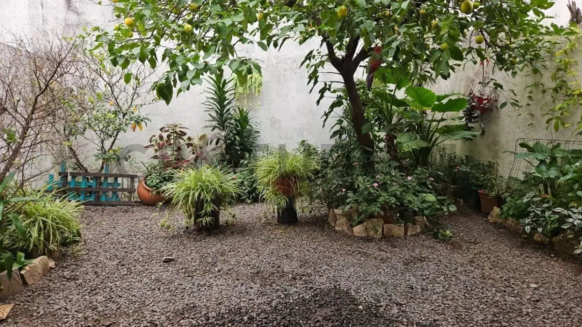 Casa Dúplex con cochera y jardín de 5 ambientes en Villa Maipú, San Martin 3