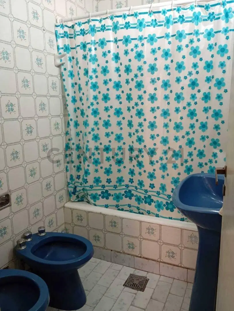 Venta casa de 3 ambientes con patio y cochera en Lomas de Zamora 5