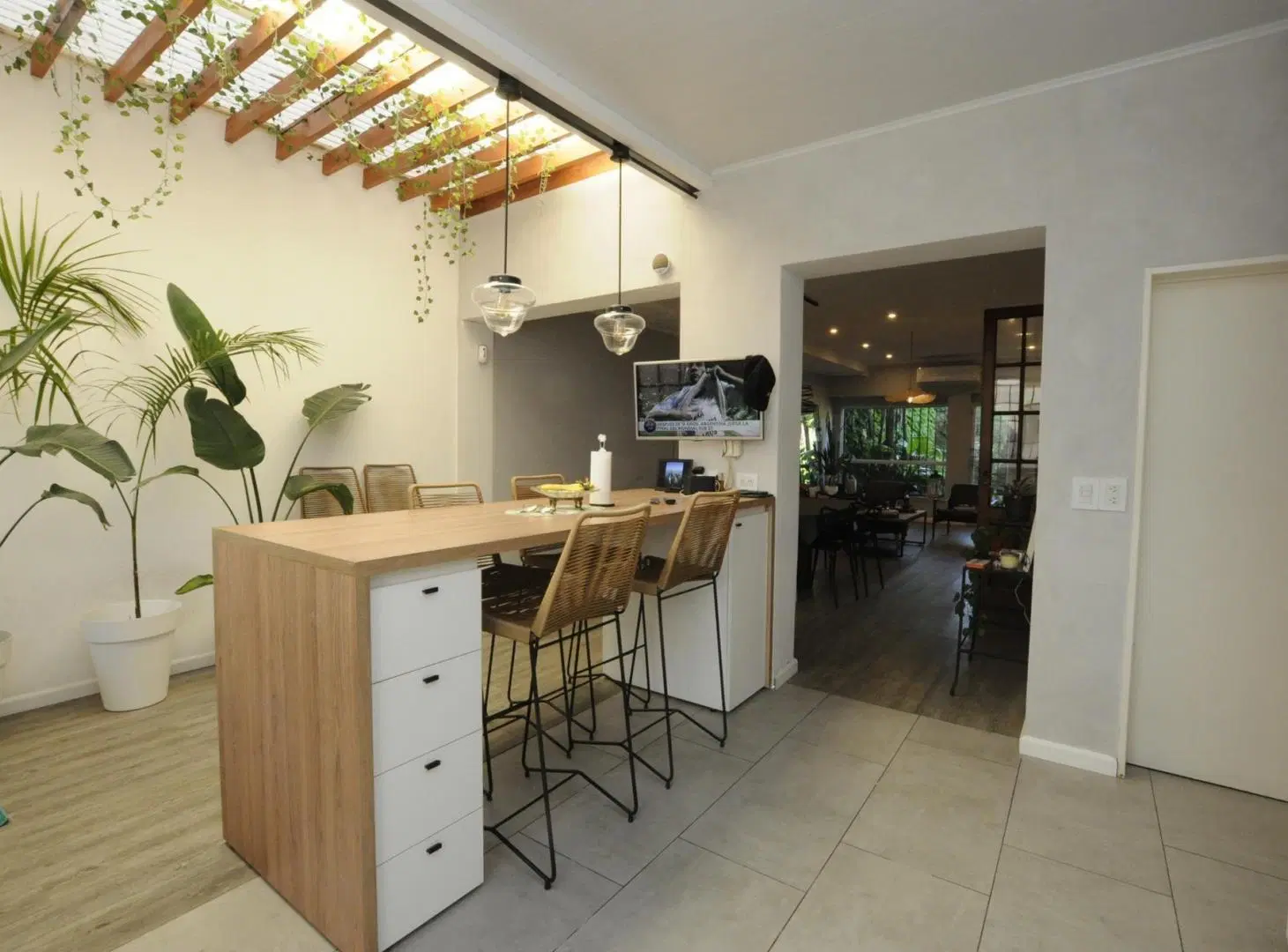 VENTA CASA 4 AMBIENTES CON COCHERA Y JARDÍN  - VILLA SANTA RITA 2