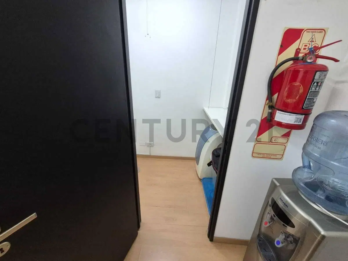 EN VENTA, Oficina en Recoleta, CABA. Excelente ubicación. 3