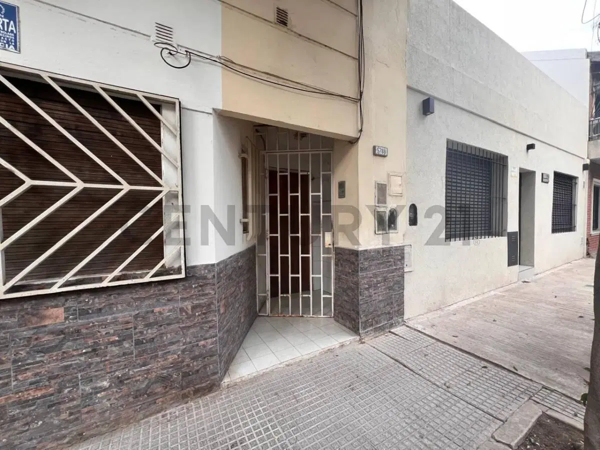 Venta PH en PB de 4 ambientes en Mataderos 4