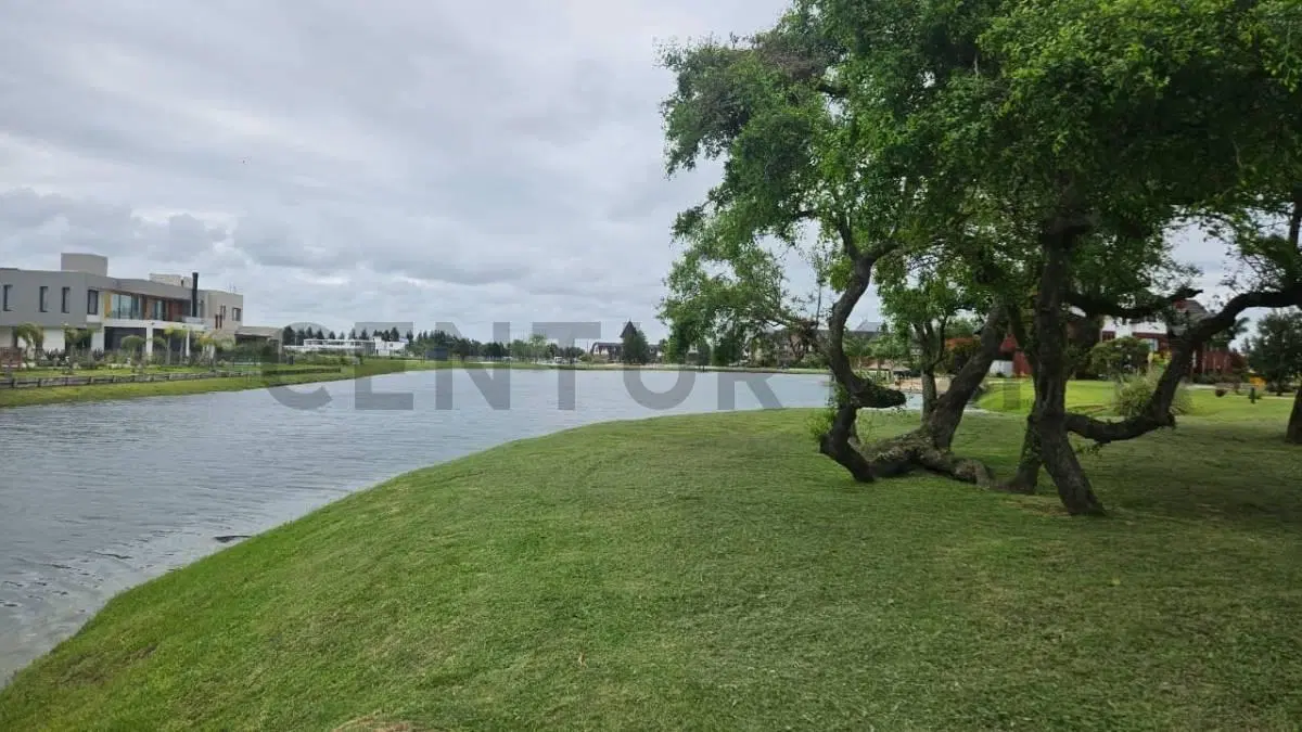 Lote con hermoso fondo a la Laguna en Barrio Ciudad Náutica el Principado 3