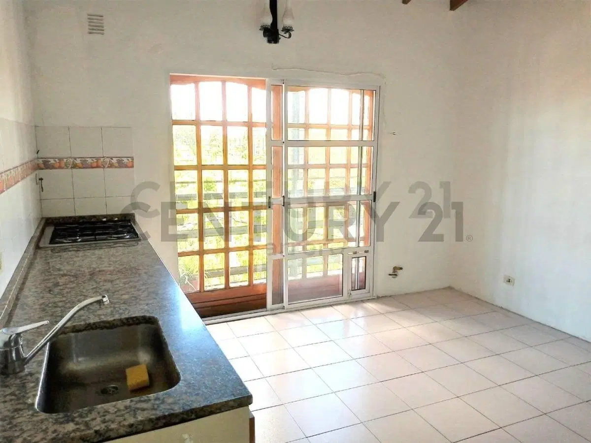PH DEPARTAMENTO 2 AMBIENTES CON BALCÓN Y DEPENDENCIA VILLA CELINA PBA. 4