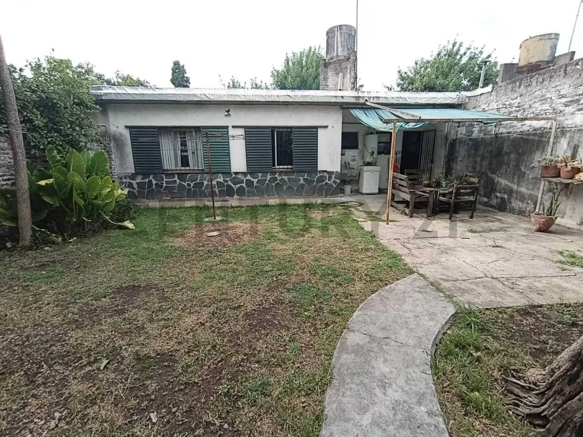 OPORTUNIDAD CERCANIA A GRAND BOURG! CASA 300M2 -APTA CREDITO- Sobre Asfalto, GRAN POTENCIAL! 3
