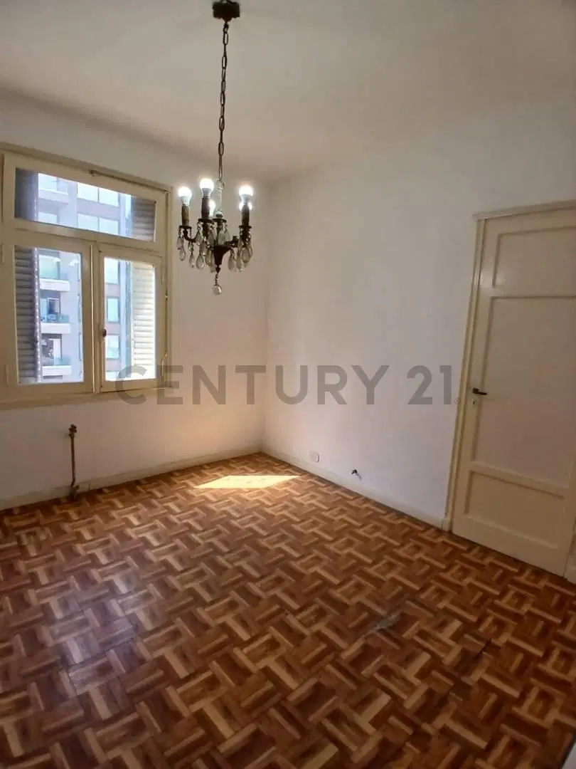 Departamento de estilo 3 ambientes en Almagro al frente, en esquina. Vista abierta y MUY LUMINOSO! 4