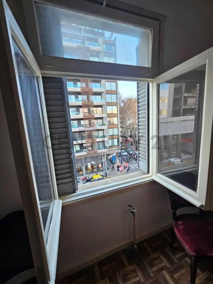 Departamento de estilo 3 ambientes en Almagro al frente, en esquina. Vista abierta y MUY LUMINOSO! 5