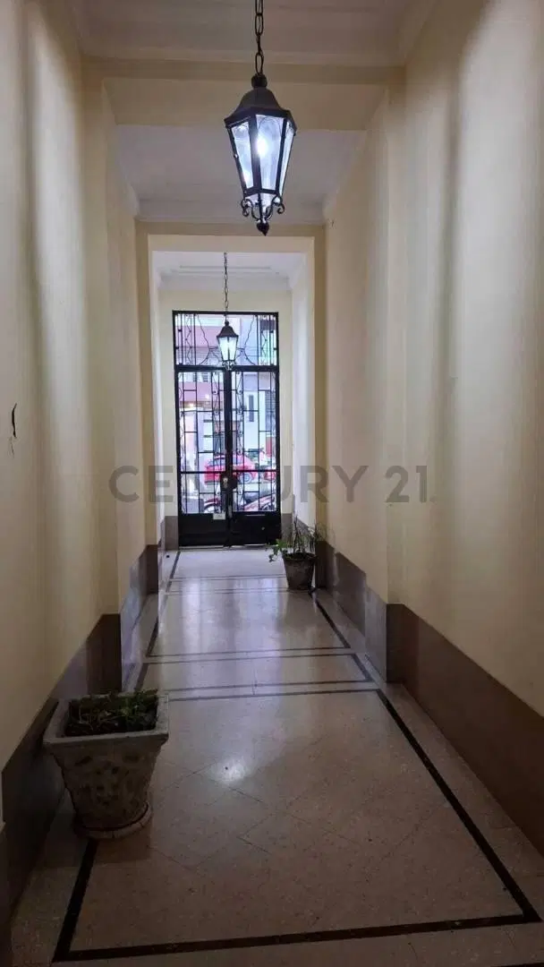 Departamento de estilo 3 ambientes en Almagro al frente, en esquina. Vista abierta y MUY LUMINOSO! 3