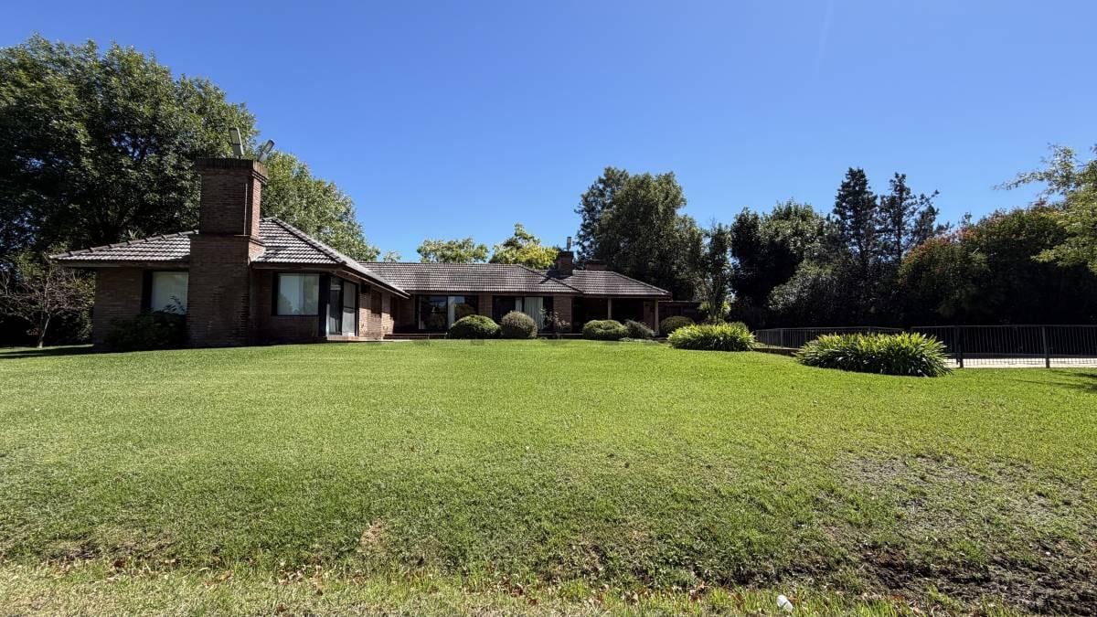 Venta Casa Los Cardales Country Club. Doble Lote al Golf.