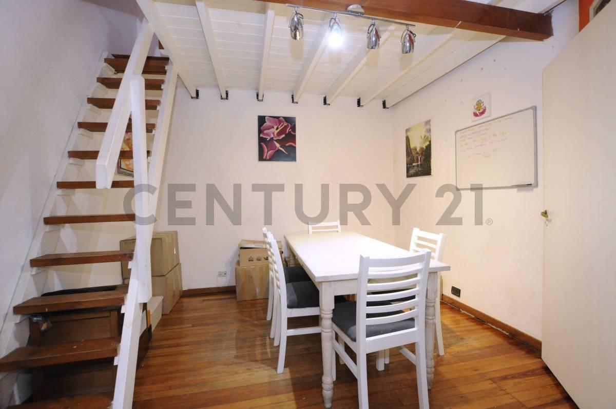 VENTA PH DE 3 AMBIENTES Y MEDIO CON PATIO - SIN EXPENSAS - BALVANERA