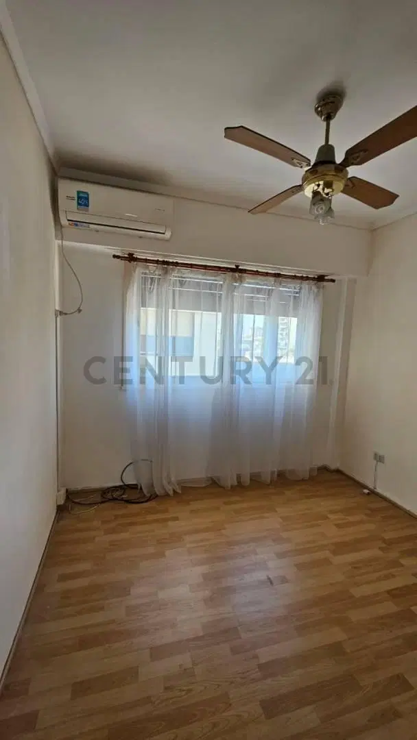 Departamento en venta de dos ambientes en zona céntrica de Olivos 5
