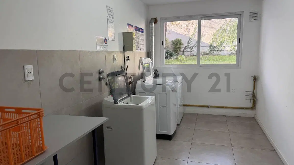Venta 4 ambientes Coghlan con Patio propio y Balcón terraza. 3 cocheras y baulera. 4