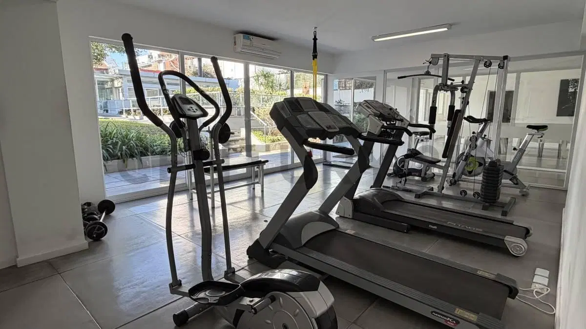 Venta 4 ambientes Coghlan con Patio propio y Balcón terraza. 3 cocheras y baulera. 5