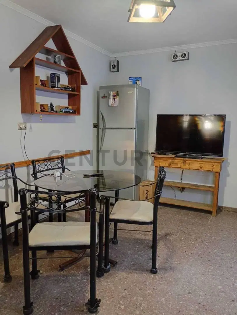 VENTA DE CASA, LOCAL Y TRES DEPARTAMENTOS DE DOS AMBIENTES EN HURLINGHAM 8