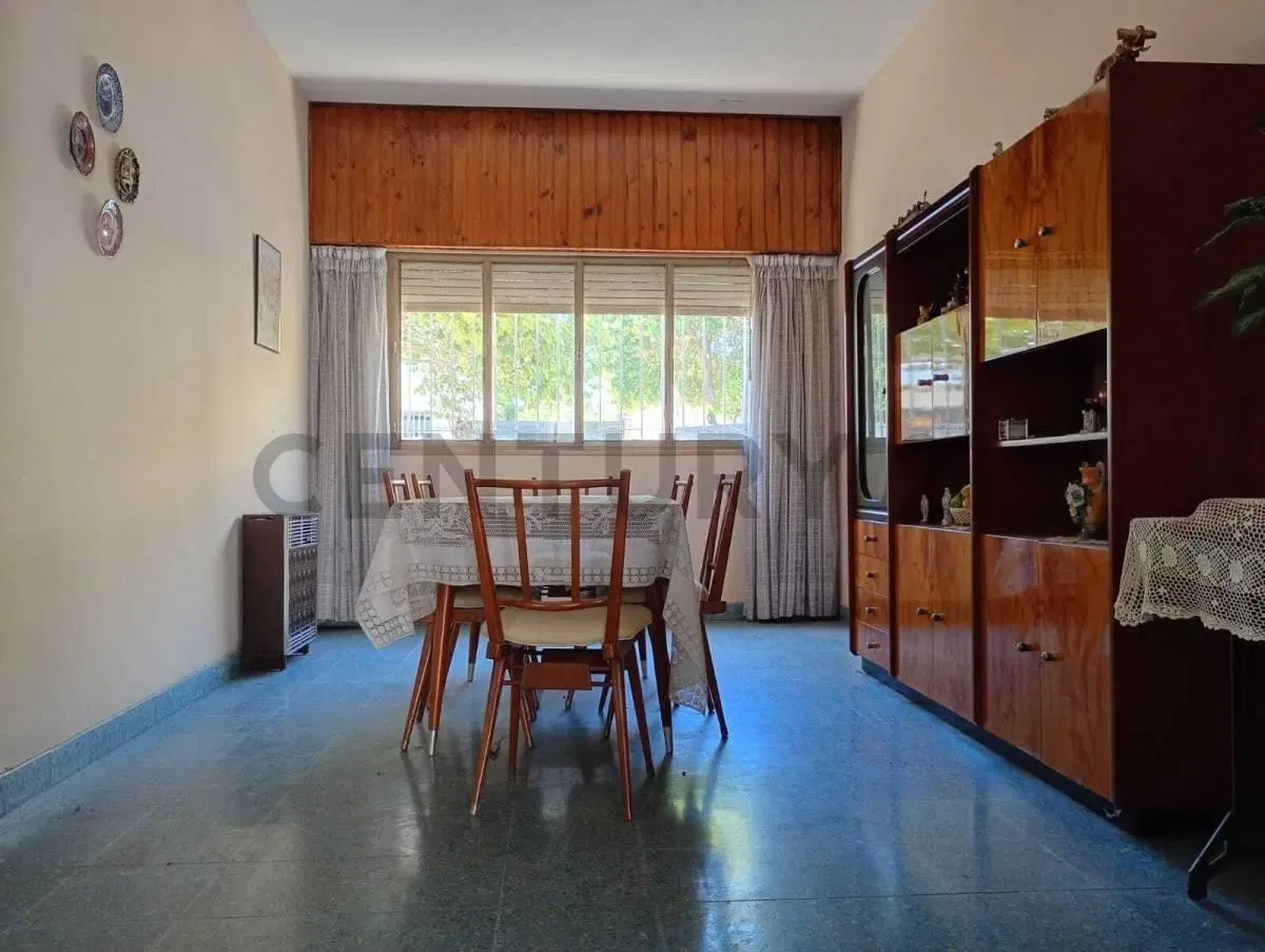 VENTA CASA CON PATIO, TERRAZA, JARDÍN, LOCAL Y/O GARAGE en Villa Lugano, CABA 3