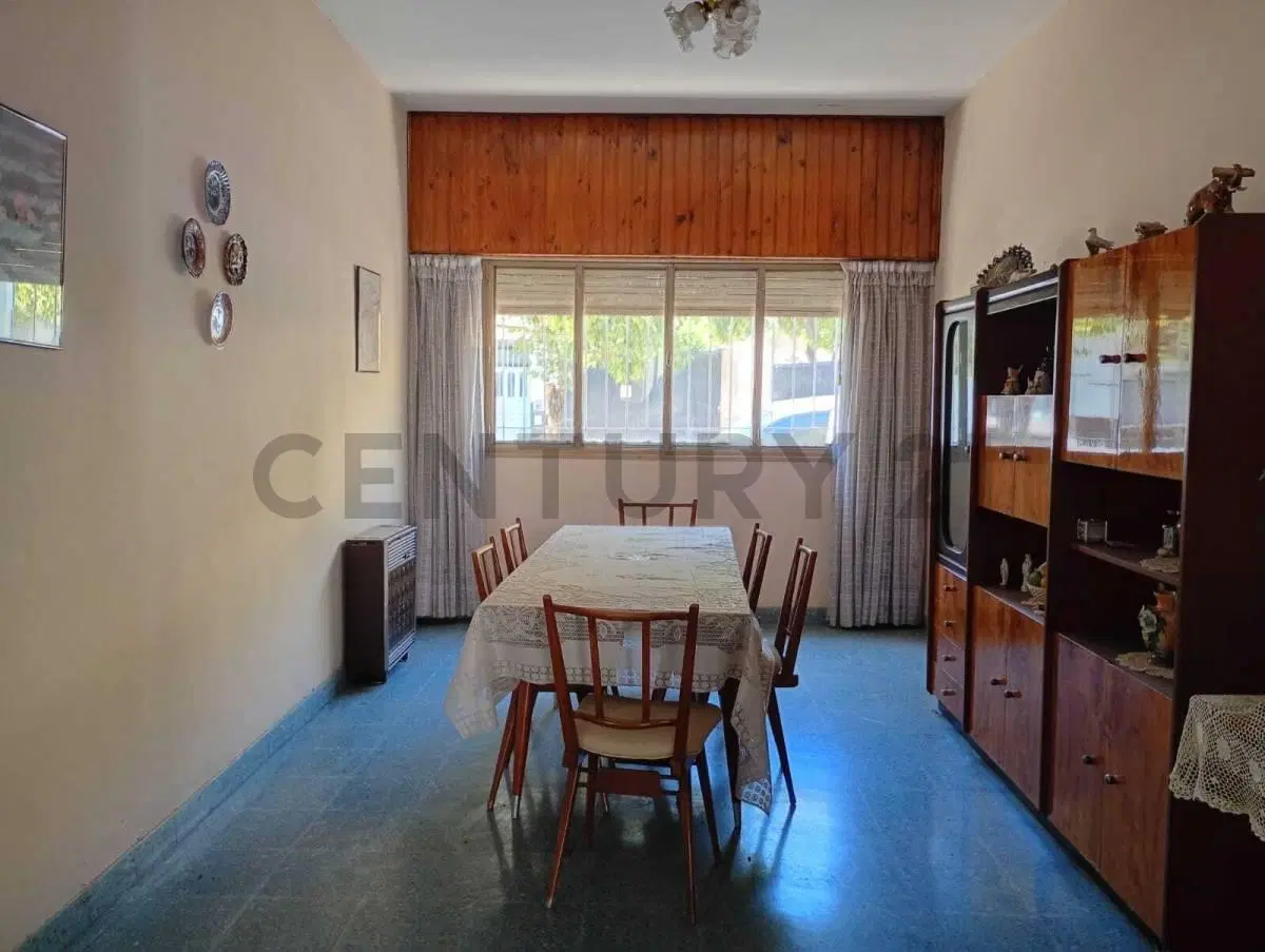 VENTA CASA CON PATIO, JARDIN, TERRAZA, LOCAL Y/O GARAGE. 5