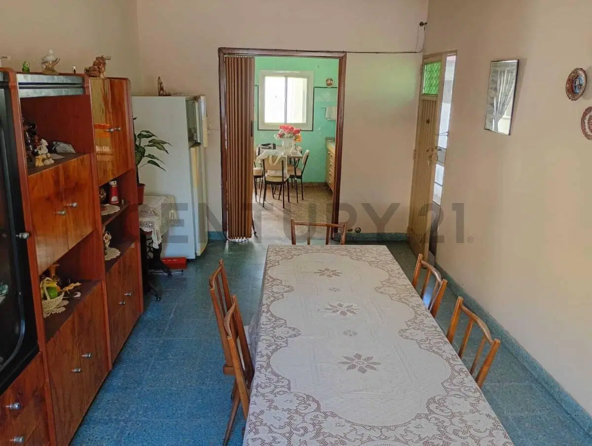VENTA CASA CON PATIO, JARDIN, TERRAZA, LOCAL Y/O GARAGE. 4