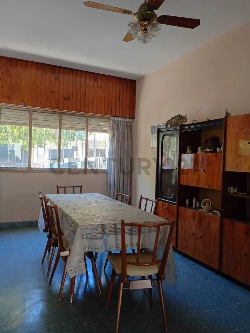 VENTA CASA CON PATIO, JARDIN, TERRAZA, LOCAL Y/O GARAGE. 8