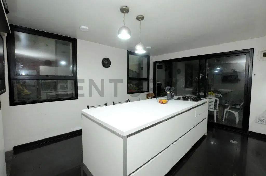 LOTE EN VENTA EN FLORES NORTE 4