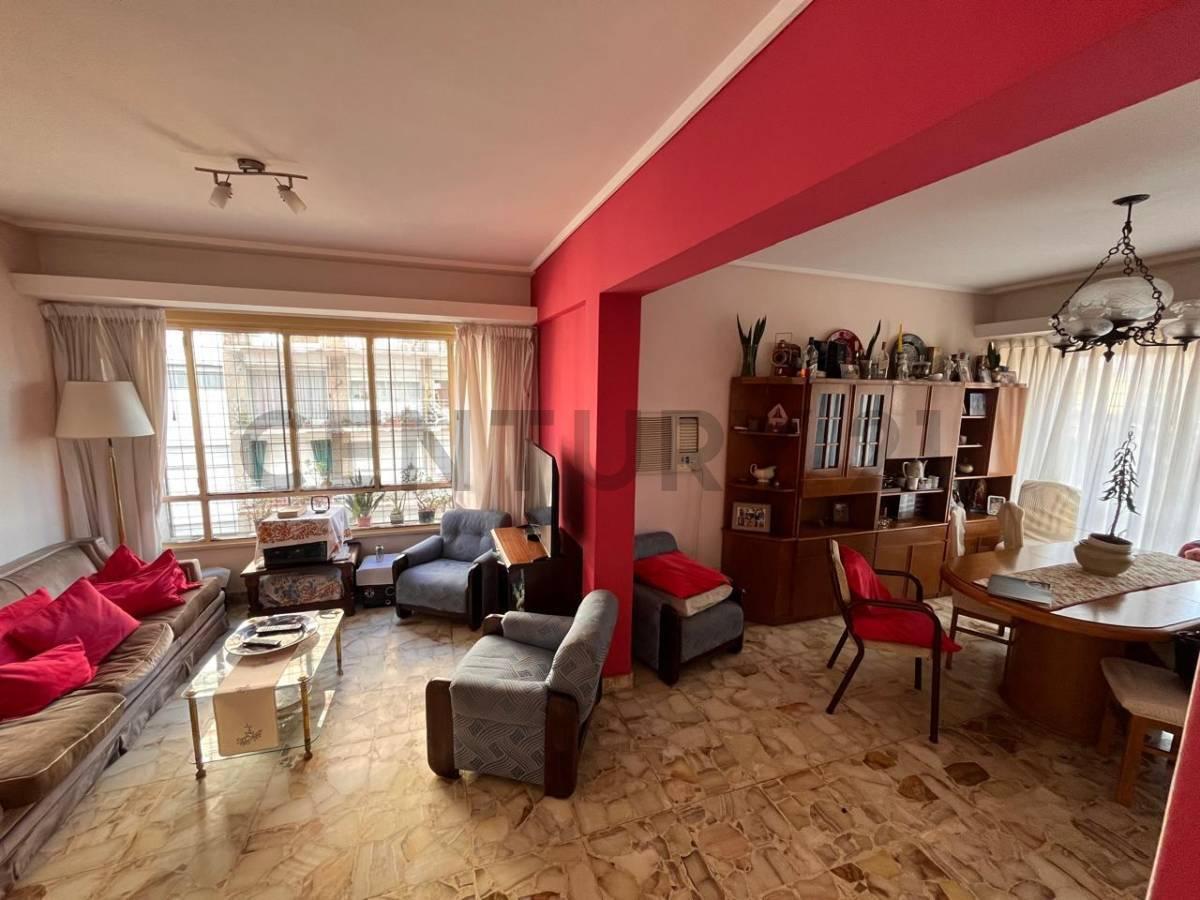 Foto de VENTA DEPARTAMENTO DE 4 AMBIENTES CON BALCÓN Y BAULERA – MUY LUMINOSO – APTO CREDITO, imagen 2