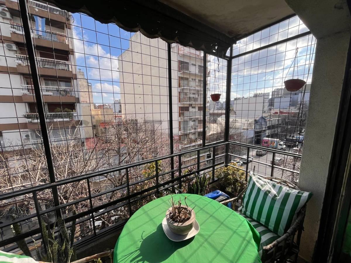Foto de VENTA DEPARTAMENTO DE 4 AMBIENTES CON BALCÓN Y BAULERA – MUY LUMINOSO – APTO CREDITO, imagen 1