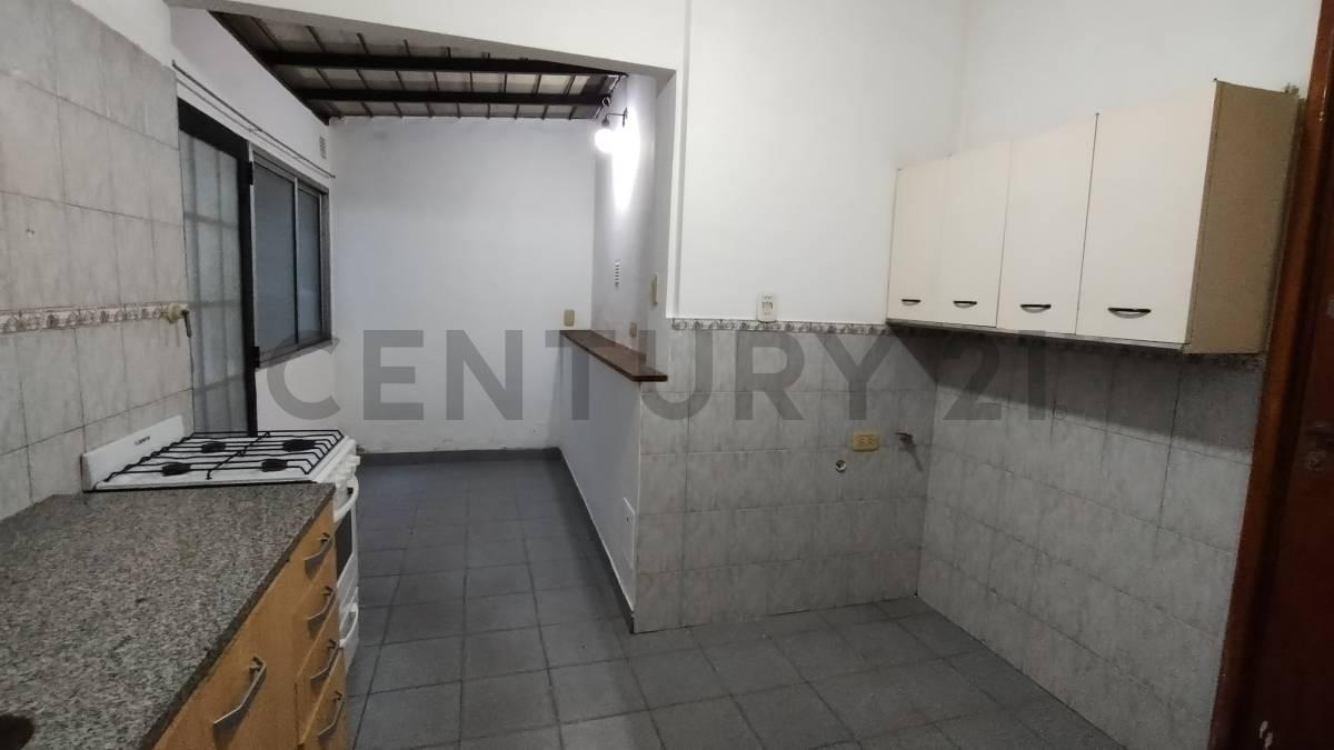 Foto de VENTA DEPARTAMENTO EN FLORES - 4 AMBIENTES CON PATIO, imagen 5