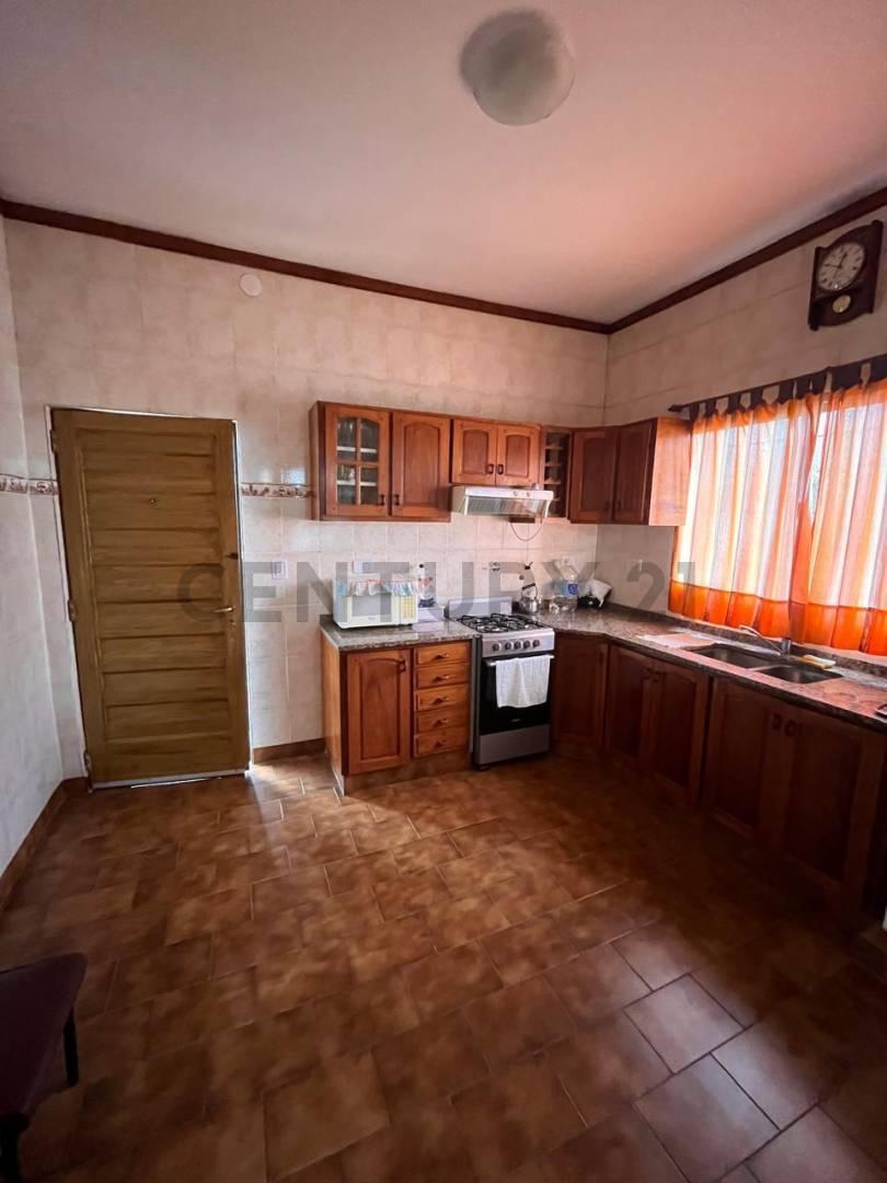 Foto de Casa en Venta 2 Dormitorios con jardín, Parrilla y Galpón al fondo, imagen 5