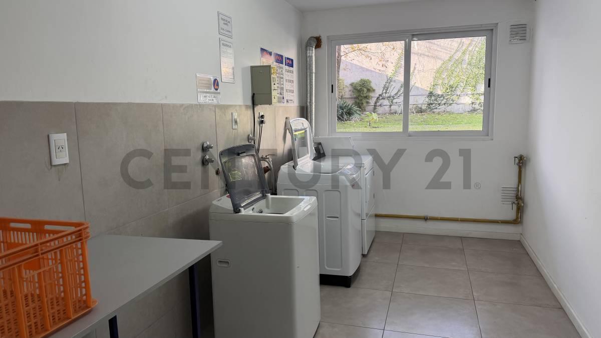 Foto de Venta 3 ambientes con Patio propio y Balcón terraza. 3 cocheras y, imagen 1