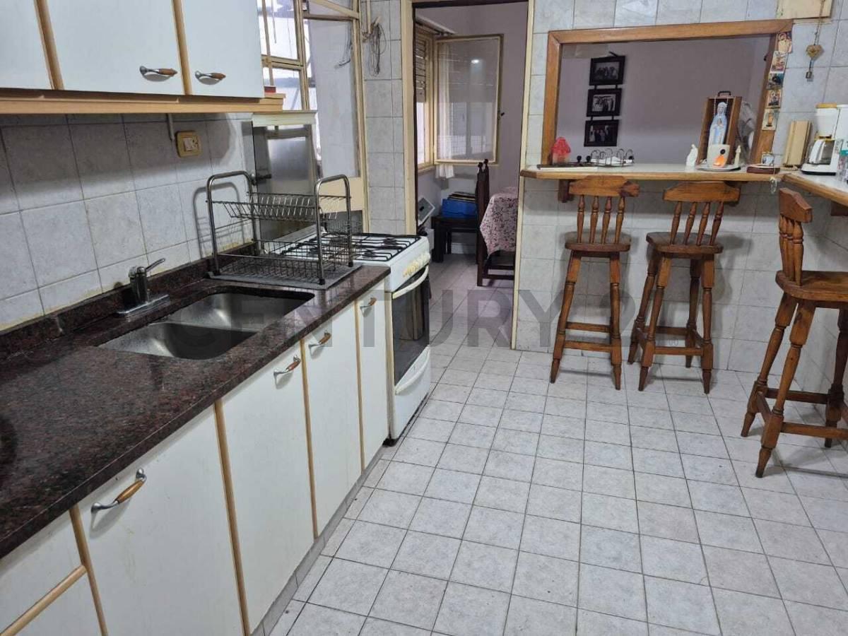 Foto de VENTA DEPARTAMENTO 4 AMBIENTES MAS DEPENDENCIA Y BALCON EN, imagen 4