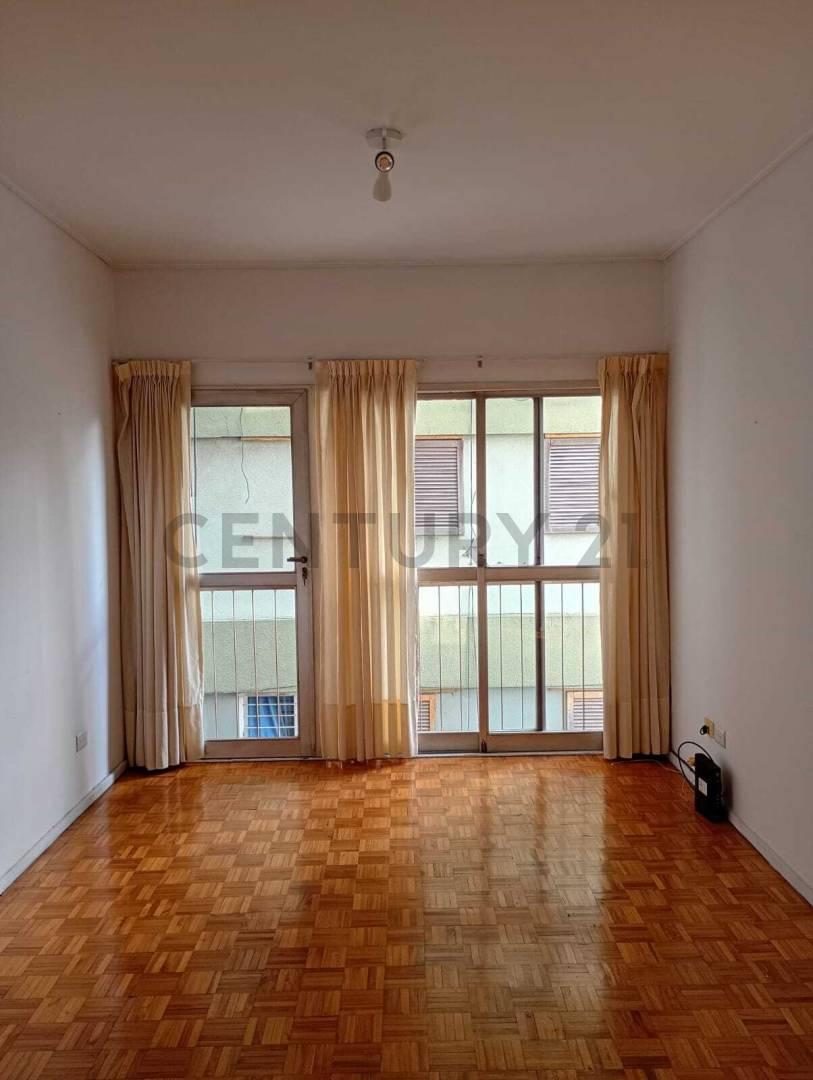 Foto de Venta de departamento de 2 ambientes con dormitorio, placard y área de, imagen 1