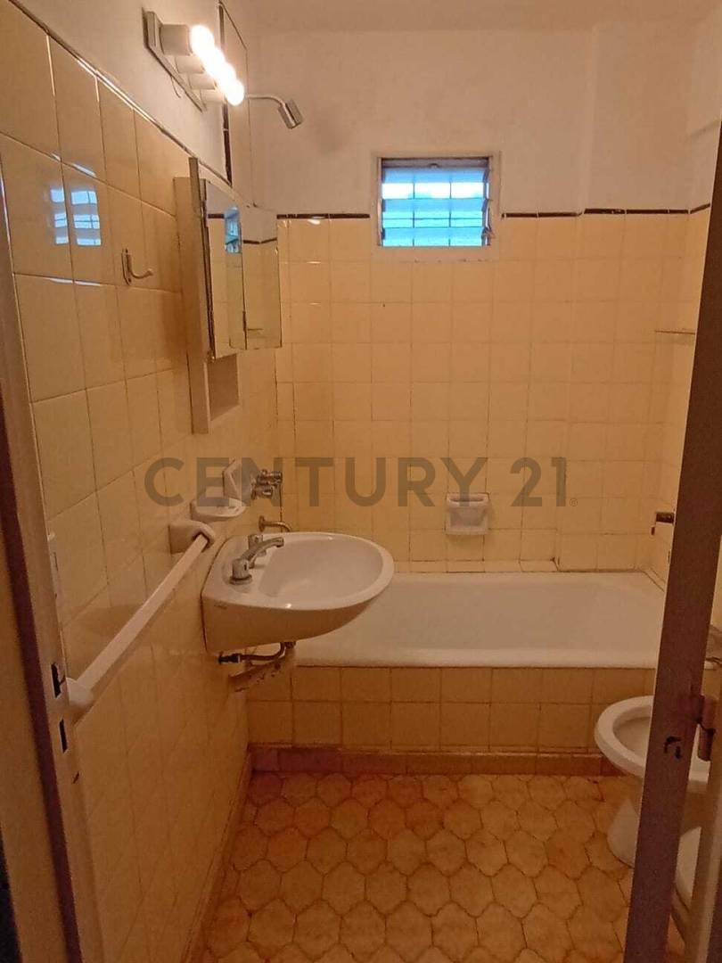 Foto de Venta de departamento de 2 ambientes con dormitorio, placard y área de, imagen 3