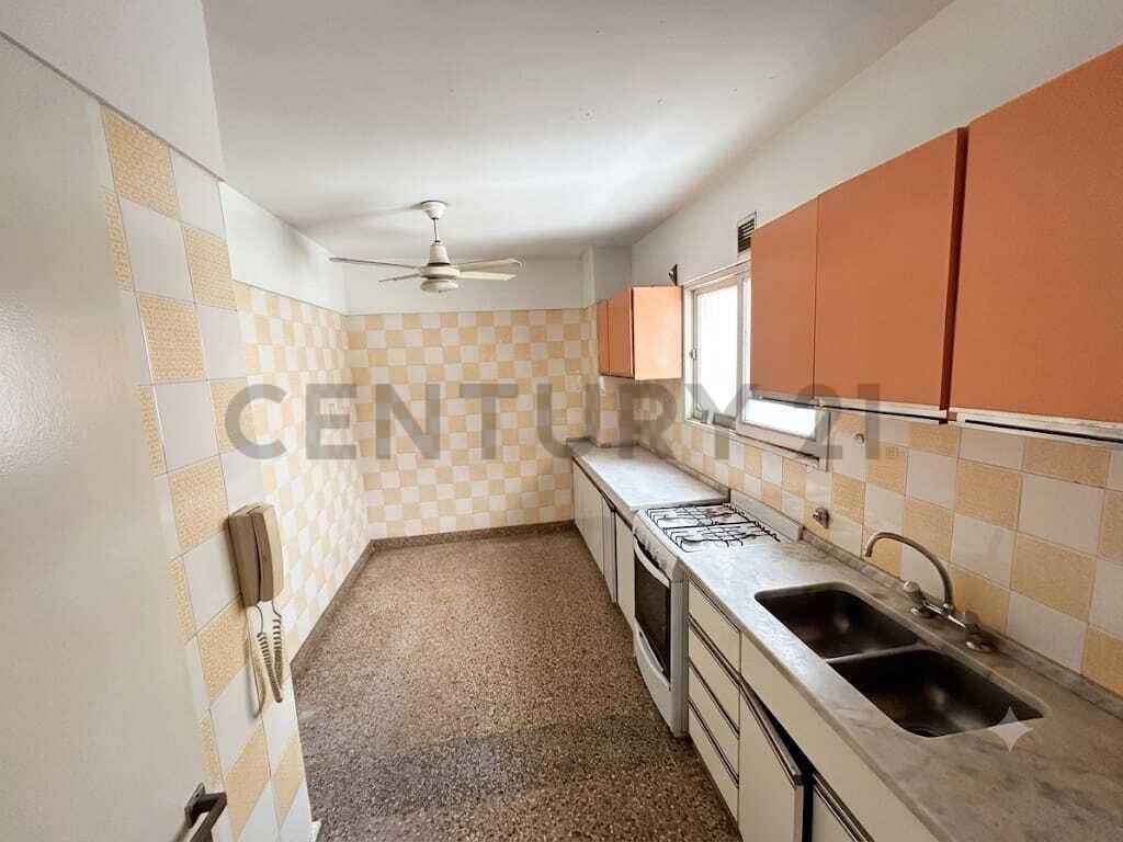 Foto de DEPARTAMENTO EN VENTA 3AMB CON BAÑO Y TOILETTE EN EL CORAZON DE VILLA, imagen 2