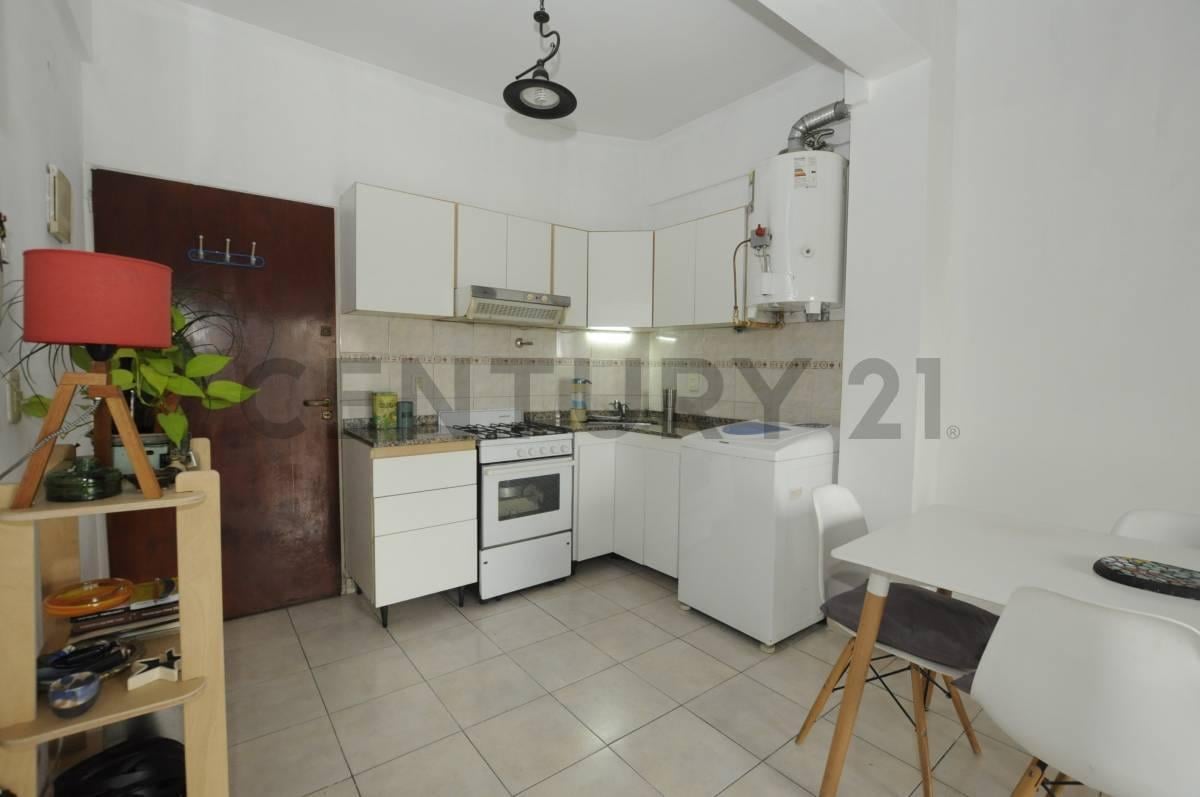 Foto de VENTA - DEPARTAMENTO 2 AMBIENTES CON BALCÓN - VELEZ SARSFIELD, imagen 2
