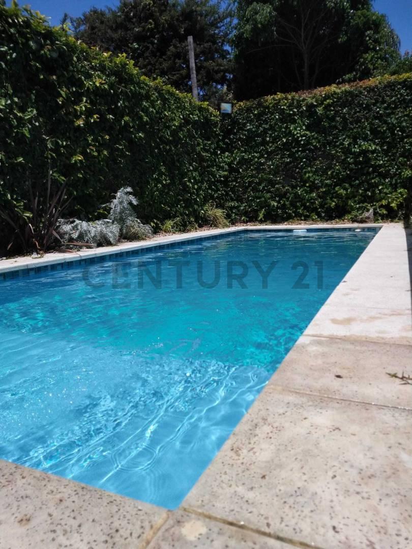 Foto de Casa de 5 ambientes con amplio parque, piscina, garage, parrilla, imagen 4
