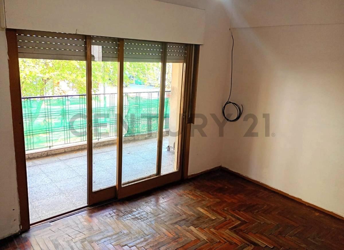 Foto de Venta PH 3 ambientes, patio, balcón, terraza y dos locales., imagen 1