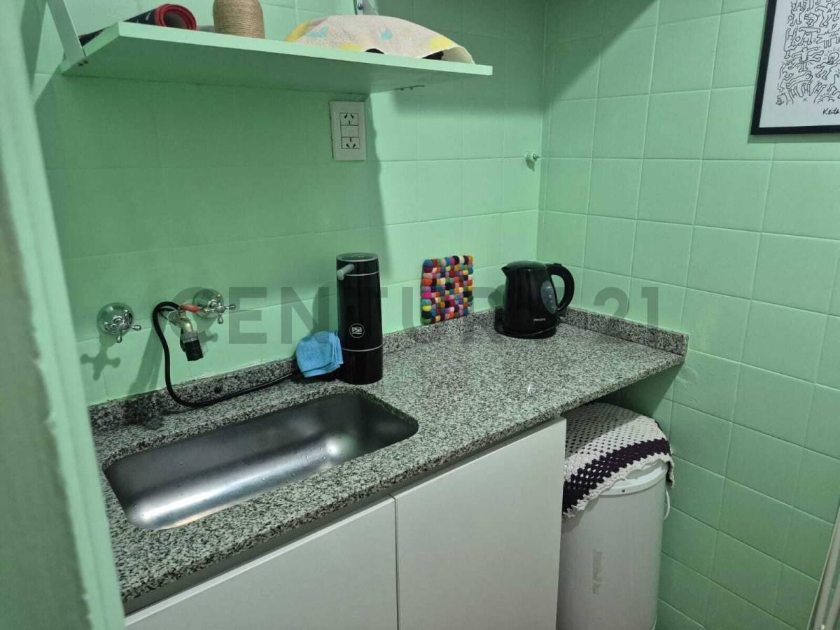 Foto de SE VENDE PH DE 2 AMBIENTES, PLANTA BAJA, EN MONTSERRAT, APTO CREDITO, imagen 4