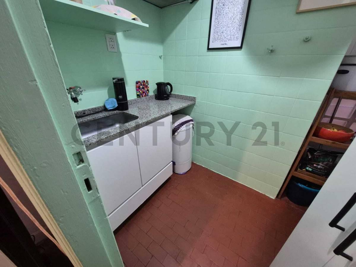 Foto de SE VENDE DEPARTAMENTO DE 2 AMBIENTES, PLANTA BAJA, EN MONTSERRAT, APTO, imagen 3