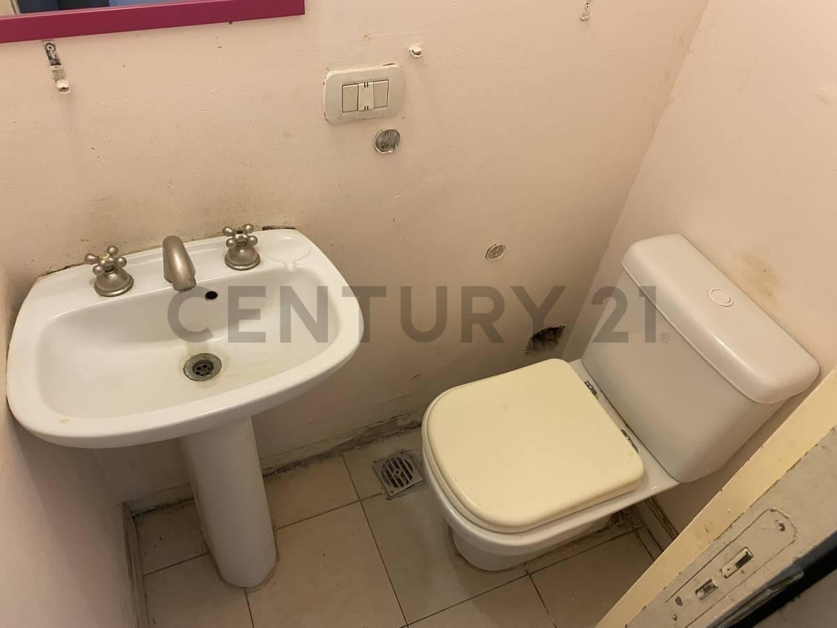Foto de VENTA DEPARTAMENTO DE 2 AMBIENTES EN PB CON PATIO - APTO PROFESIONAL Y, imagen 4