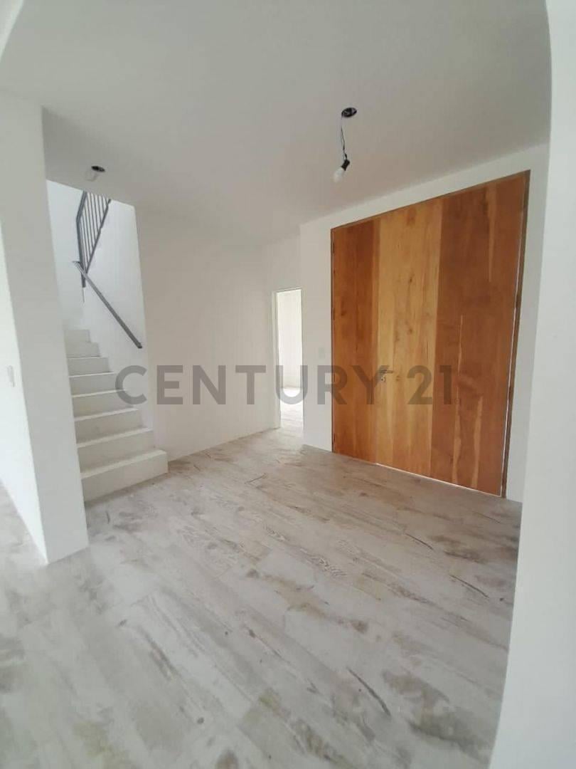 Foto de Venta de Casa de 5 Ambientes en Puertos / Araucarias, Escobar, imagen 2