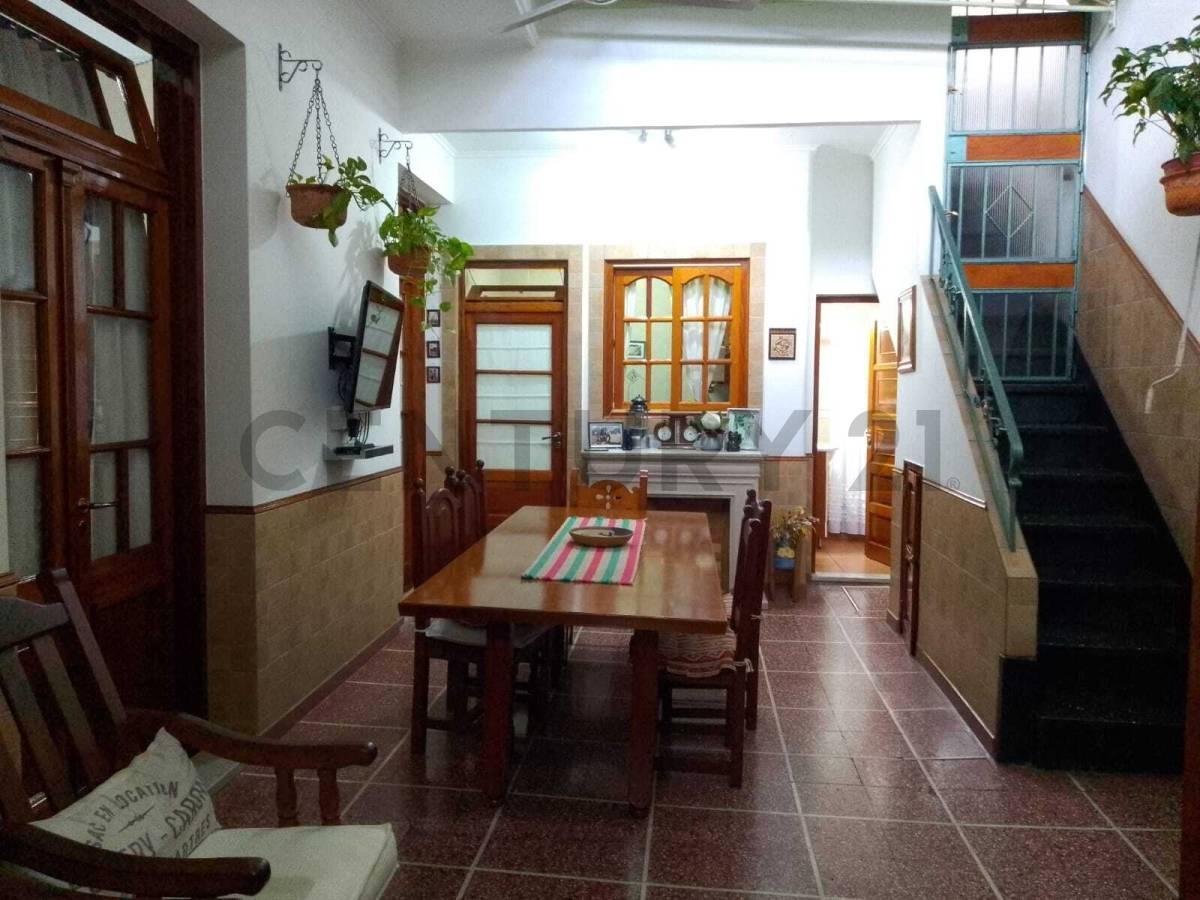 Foto de Casa de 4 ambientes con patio, dos terrazas y quincho., imagen 3
