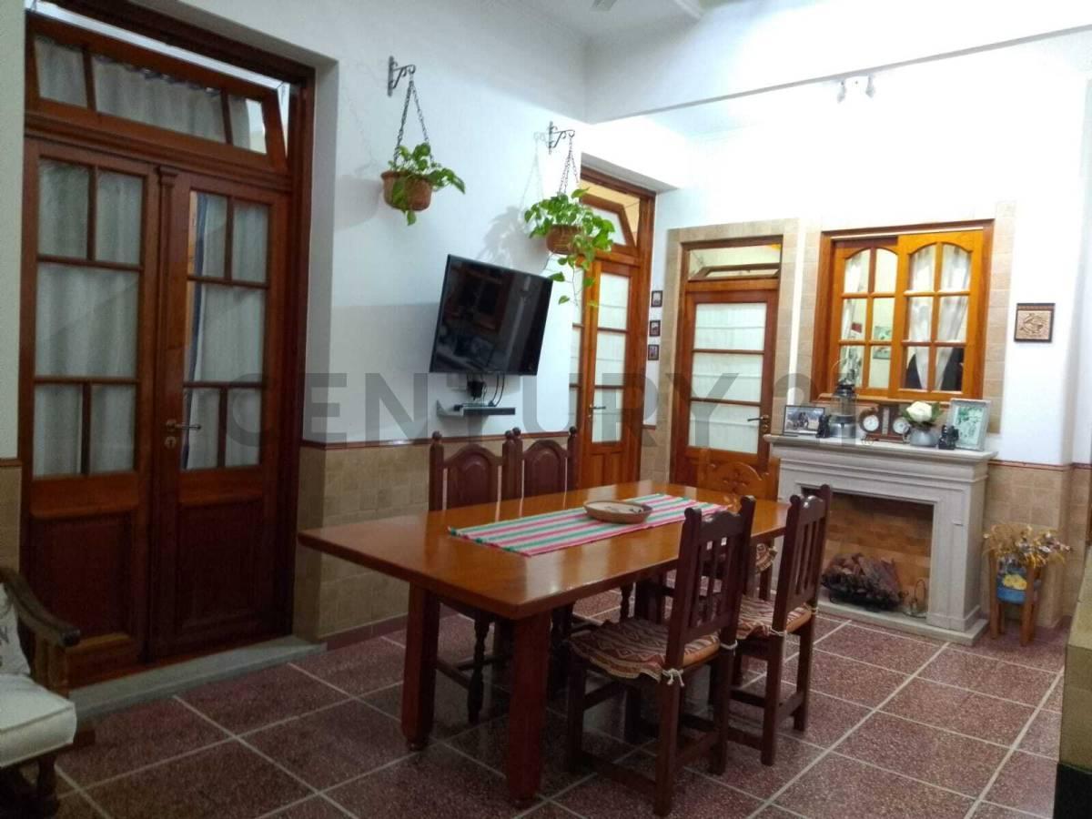 Foto de Casa de 4 ambientes con patio, dos terrazas y quincho., imagen 2