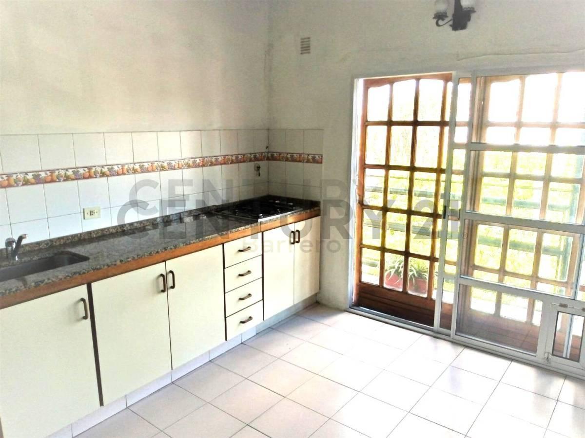 Foto de PH DEPARTAMENTO 2 AMBIENTES CON BALCÓN Y DEPENDENCIA VILLA CELINA PBA., imagen 1