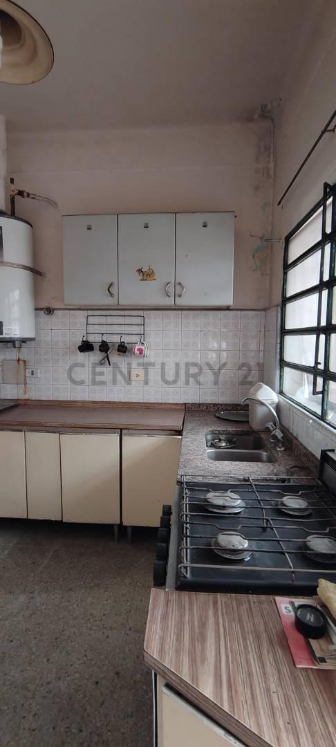 Foto de VENTA CASA MULTIFAMILIAR DE 3 AMBIENTES CON PATIO Y COCHERA, EN HAEDO, imagen 5