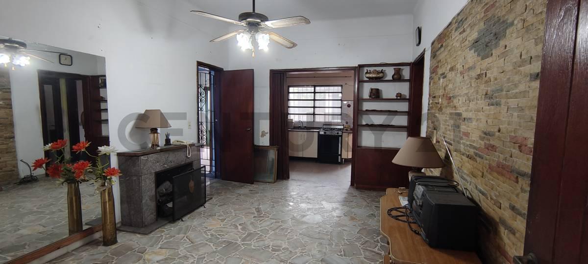 Foto de VENTA CASA MULTIFAMILIAR DE 3 AMBIENTES CON PATIO Y COCHERA, EN HAEDO, imagen 1