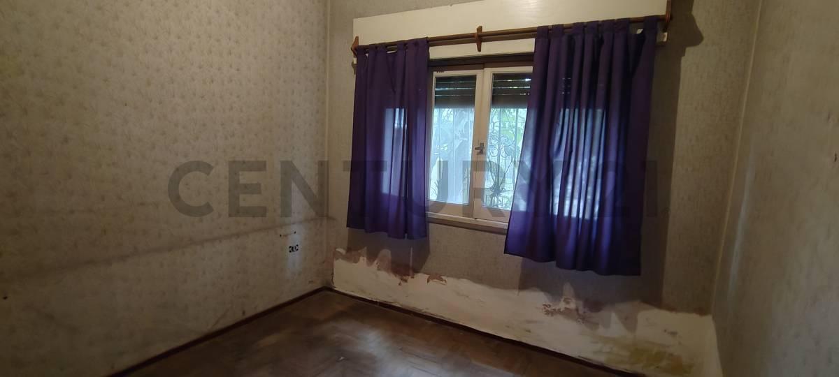 Foto de VENTA CASA MULTIFAMILIAR DE 3 AMBIENTES CON PATIO Y COCHERA, EN HAEDO, imagen 2
