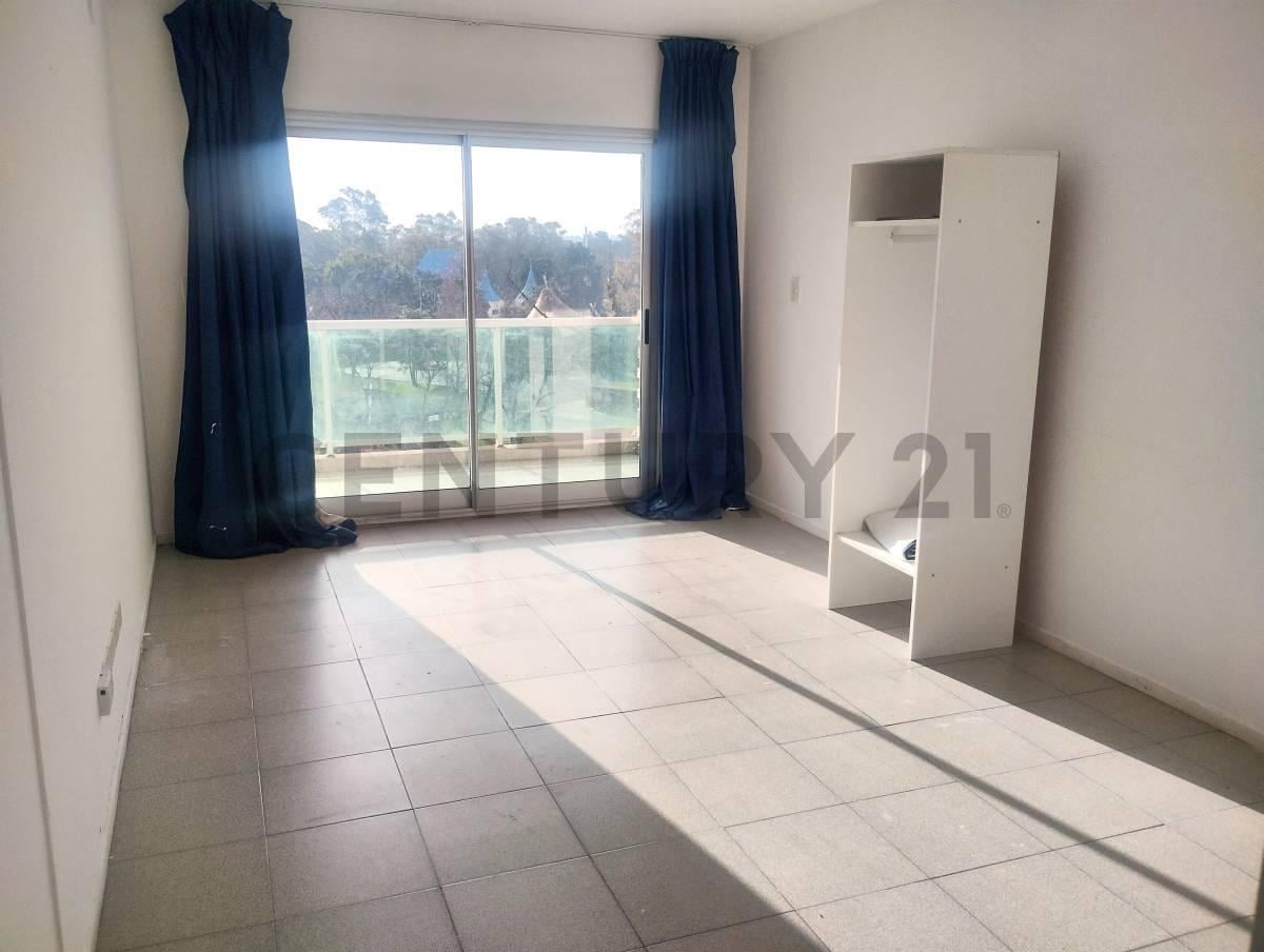 Foto de DEPARTAMENTO 2 AMBIENTES CON BALCON BARRIO OLIMPICO LAGO SUR. BAJAMOS, imagen 2