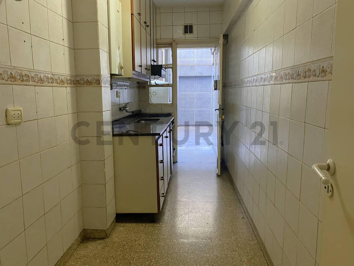 Foto de VENTA DEPARTAMENTO DE 2 AMBIENTES CON PATIO - APTO CRÉDITO - FLORES, imagen 5